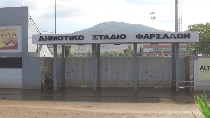 Σε απόγνωση οι υποψήφιοι φοιτητές στα Φάρσαλα. Χωρίς υποδομές το δημοτικό στάδιο για τις πανελλήνιες εξετάσεις