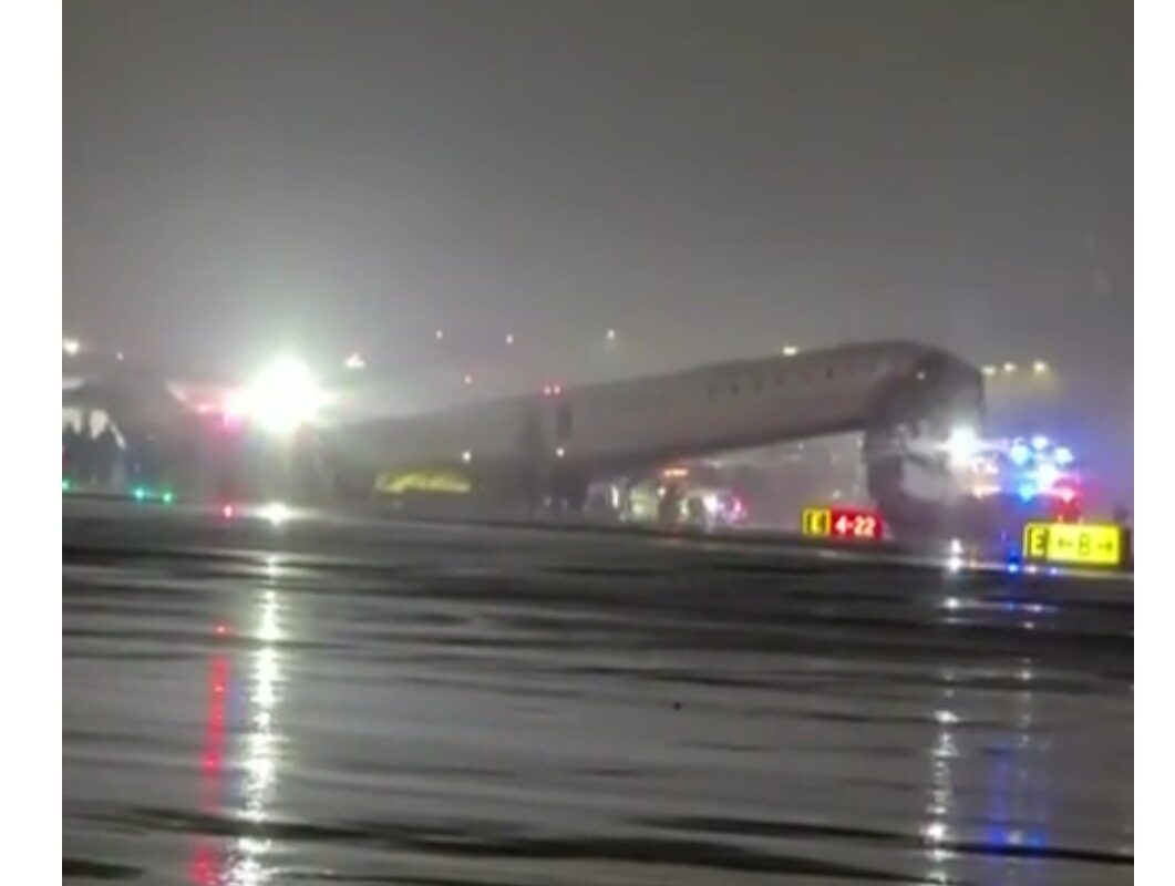 Νέα Υόρκη: Αεροπλάνο της Air Canada συγκρούστηκε με όχημα στη LaGuardia — Δεκάδες τραυματίες και χάος στο αεροδρόμιο