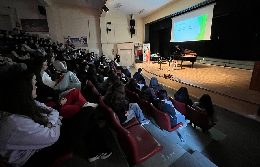 «Εφηβεία: Το ταξίδι από την καταιγίδα στη δύναμη» στο Μουσικό Σχολείο Λάρισας