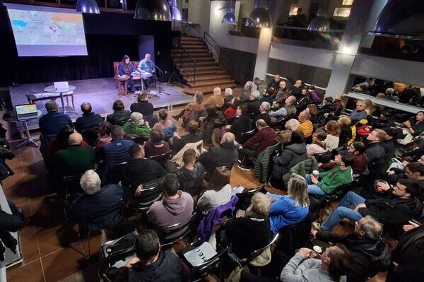 Πλήθος κόσμου στην εκδήλωση της ΤΕ Λάρισας του ΚΚΕ για τους ιμπεριαλιστικούς πολέμους