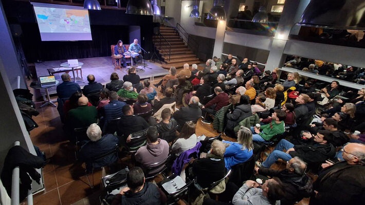 Πλήθος κόσμου στην εκδήλωση της ΤΕ Λάρισας του ΚΚΕ για τους ιμπεριαλιστικούς πολέμους