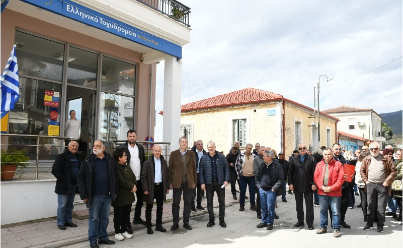 Δυναμική διαμαρτυρία στην Αγιά ενάντια στο κλείσιμο του υποκαταστήματος των ΕΛΤΑ