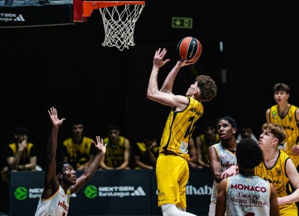 Ασφαλής επιστροφή στη Θεσσαλονίκη για την ομάδα μπάσκετ Κ18 του Άρη από το Αμπού Ντάμπι