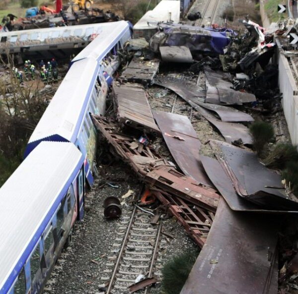 Τρία χρόνια μετά τα Τέμπη: Πάρτι εργολάβων με συμβάσεις 2,2 δισ. ευρώ στον σιδηρόδρομο