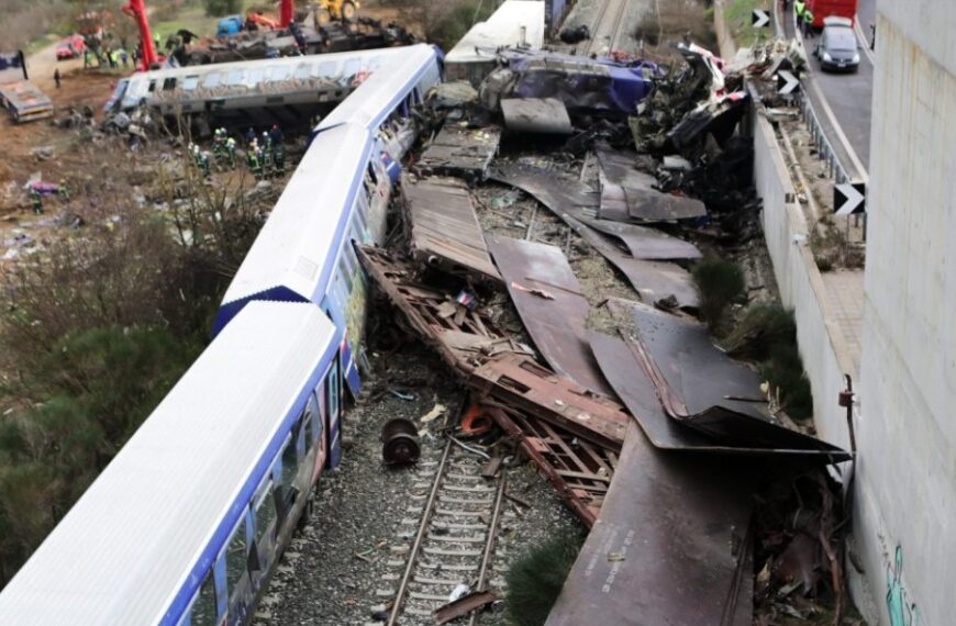 Τρία χρόνια μετά τα Τέμπη: Πάρτι εργολάβων με συμβάσεις 2,2 δισ. ευρώ στον σιδηρόδρομο
