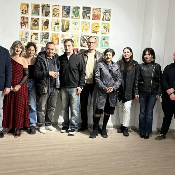 Εγκαινιάστηκε το Σάββατο η εικαστική έκθεση «Τέχνη και Πολιτική» στο P.Ar.Co – By the River στη Λάρισα