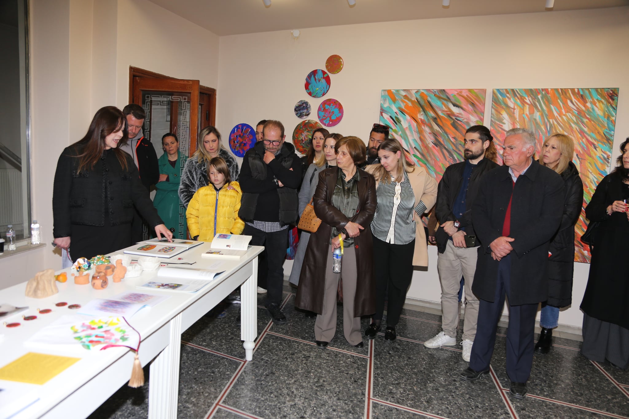 Εγκαινιάστηκε στον Τύρναβο η αναδρομική έκθεση «Αποτυπώματα» της Ελένης Γάτσιου