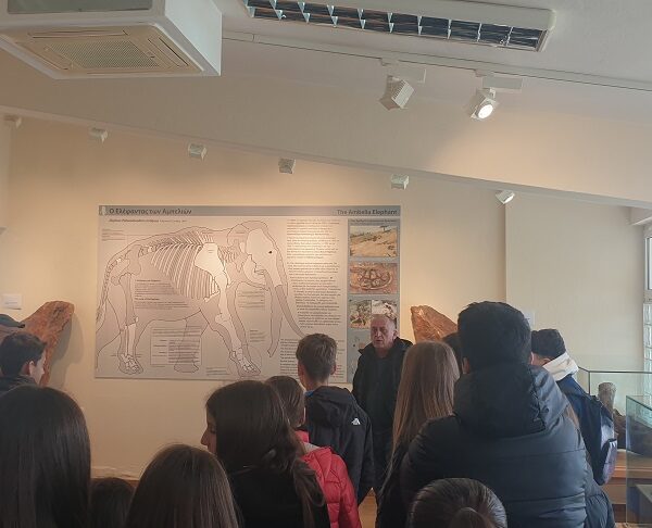 Το 1ο Γυμνάσιο Τυρνάβου σε Γρεβενά και Κοζάνη