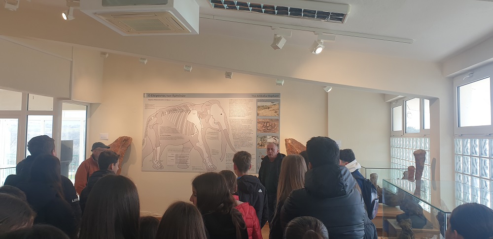 Το 1ο Γυμνάσιο Τυρνάβου σε Γρεβενά και Κοζάνη