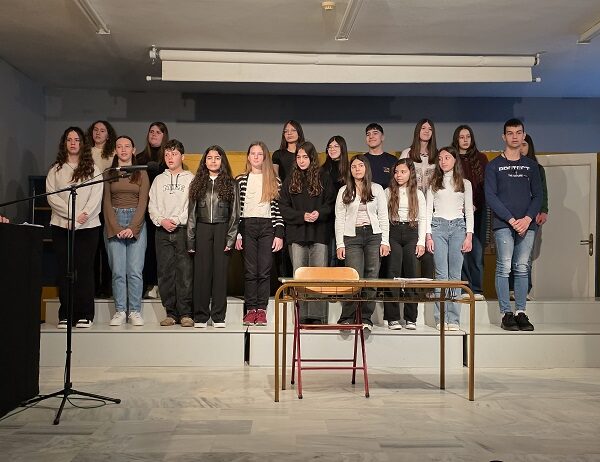 Ομορφη γιορτή για την 25η Μαρτίου στο Γυμνάσιο Αμπελώνα