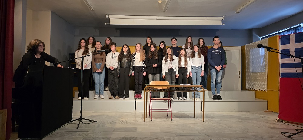 Ομορφη γιορτή για την 25η Μαρτίου στο Γυμνάσιο Αμπελώνα