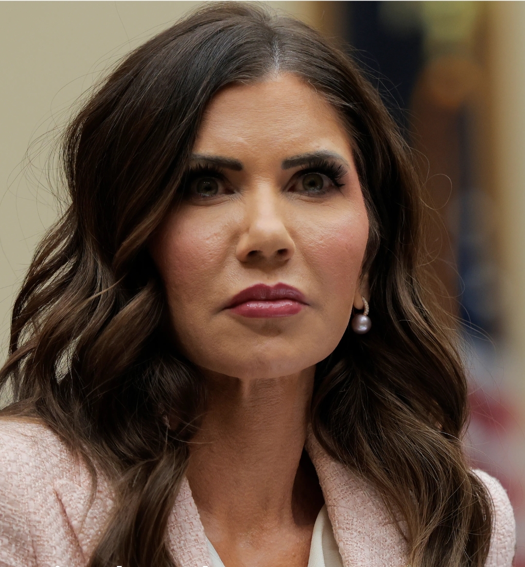 Ο Τραμπ απέλυσε την υπουργό Εσωτερικής Ασφάλειας