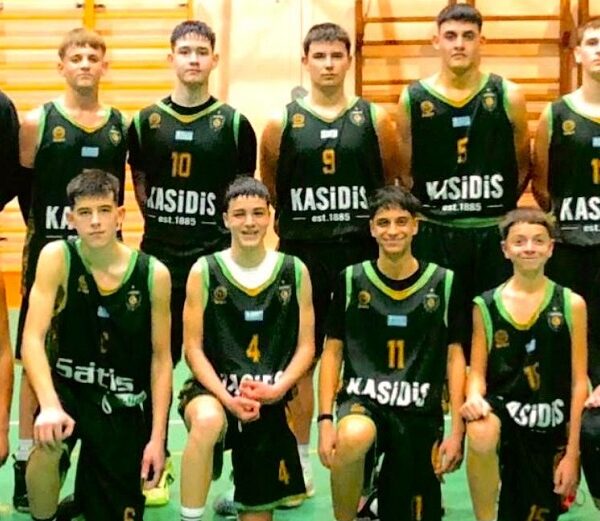 Αήττητη η Εφηβική ομάδα του ΛΕΟΝΤΑ ΤΥΡΝΑΒΟΥ τη φετινή περίοδο.