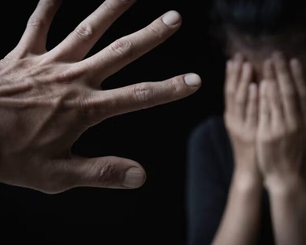 Τρεις συλλήψεις νεαρών για ληστεία σε βάρος ανήλικων στον Τύρναβο