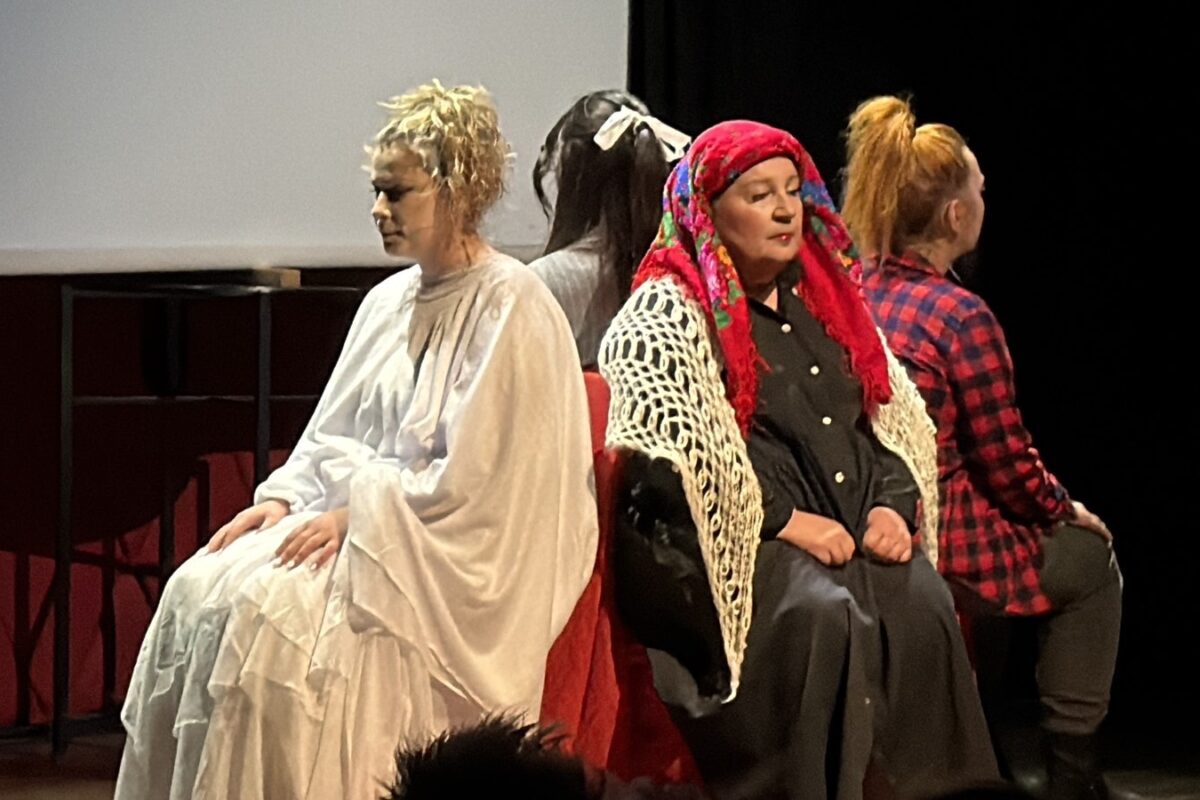 Η αντάρτισσα, η εργάτρια, η πρόσφυγας, η μητέρα των Τεμπών στην εκδήλωση της Ευ. Λιακούλη