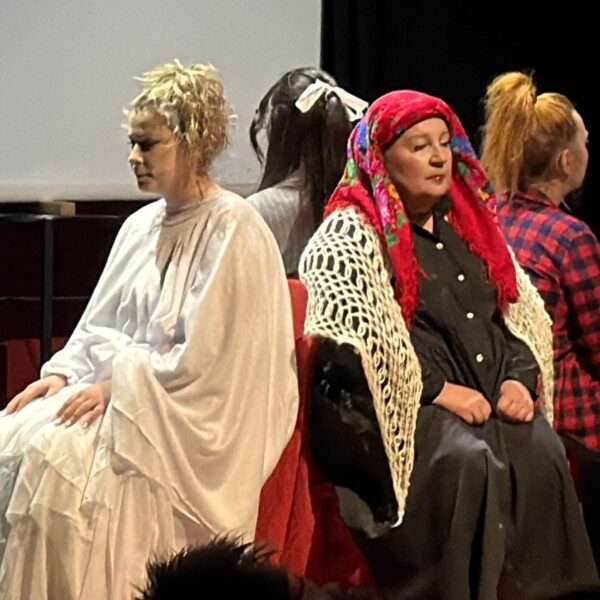 Η αντάρτισσα, η εργάτρια, η πρόσφυγας, η μητέρα των Τεμπών στην εκδήλωση της Ευ. Λιακούλη