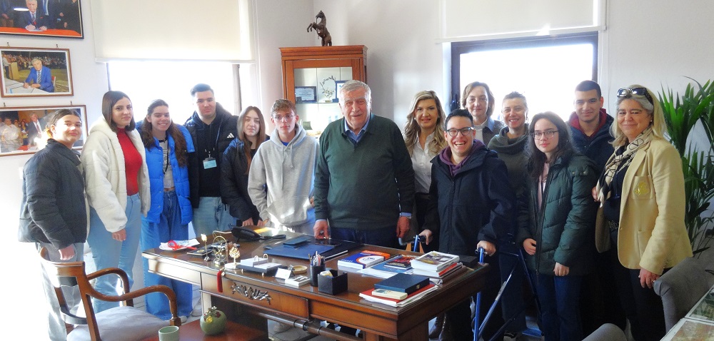 Μαθητές και μαθήτριες από το Λύκειο Νίκαιας στον Θανάση Νασιακόπουλο