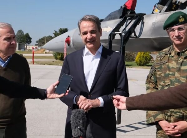 Το Εθνικό Κέντρο Αεροπορικών Επιχειρήσεων επισκέφθηκε το πρωί στη Λάρισα ο Κυρ. Μητσοτάκης