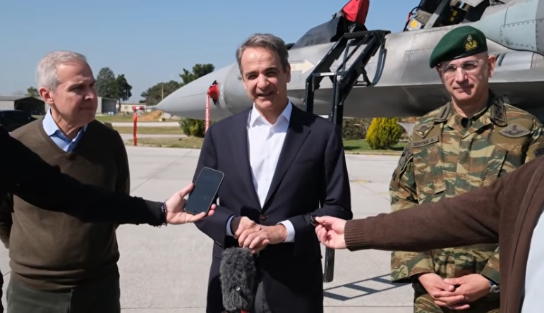 Το Εθνικό Κέντρο Αεροπορικών Επιχειρήσεων επισκέφθηκε το πρωί στη Λάρισα ο Κυρ. Μητσοτάκης