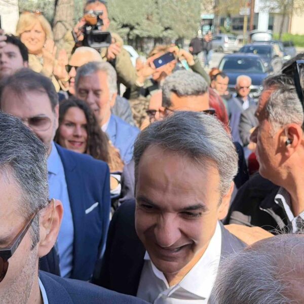 Εφτασε στο προσυνέδριο της ΝΔ ο Κυρ. Μητσοτάκης (φωτο – βίντεο)