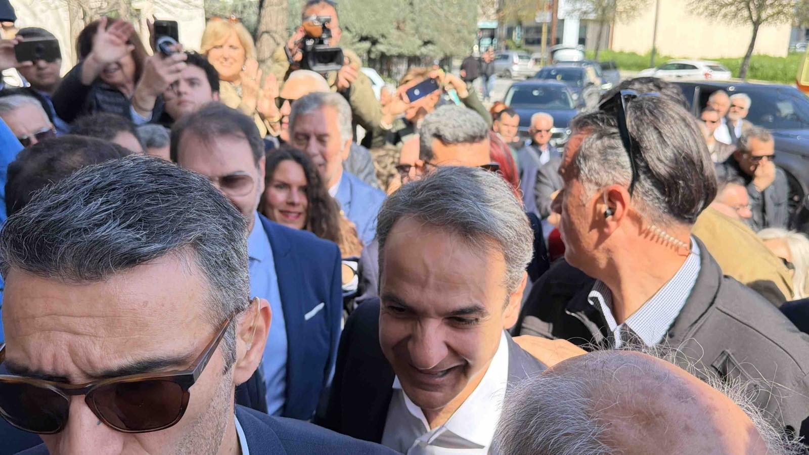 Εφτασε στο προσυνέδριο της ΝΔ ο Κυρ. Μητσοτάκης (φωτο – βίντεο)