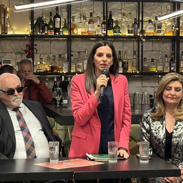 Το ΠΑΣΟΚ αναζητά βηματισμό εξουσίας μέσα από το συνέδριο