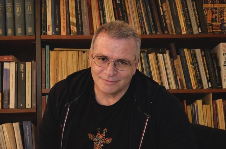 Παρουσίαση του βιβλίου «Ιστορίες από μια αθέατη θάλασσα» του Γ. Πολυμενάκου στη Λάρισα