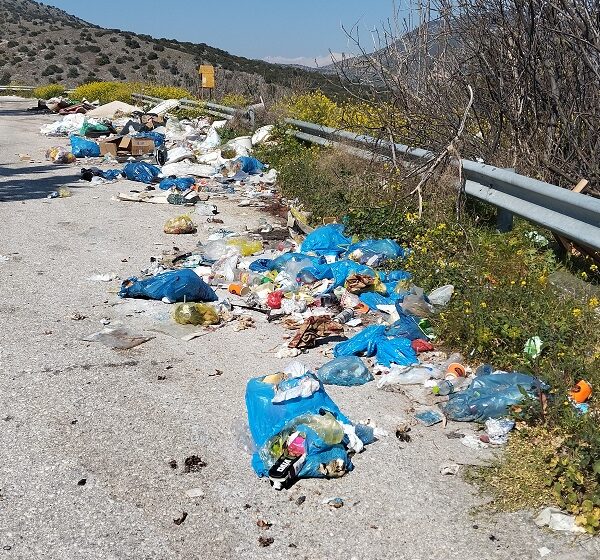 Πάρκινγκ χωματερή στο δρόμο Λάρισας – Ελασσόνας