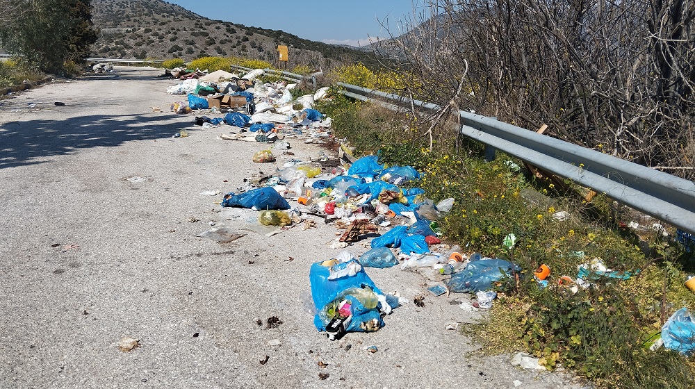 Πάρκινγκ χωματερή στο δρόμο Λάρισας – Ελασσόνας