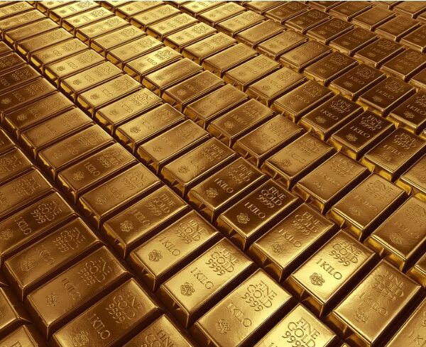 Ο κόσμος «φλέγεται». Γιατί πέφτει ο χρυσός;