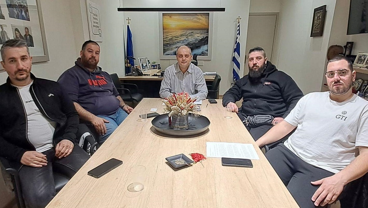 Συνάντηση Χρήστου Καπετάνου με διανομείς της Λάρισας