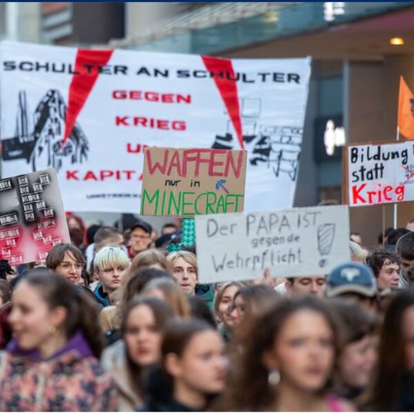 Σάλος στη Γερμανία για διάταξη που υποχρεώνει άνδρες 17 έως 45 ετών να ζητούν άδεια για μακρά παραμονή στο εξωτερικό