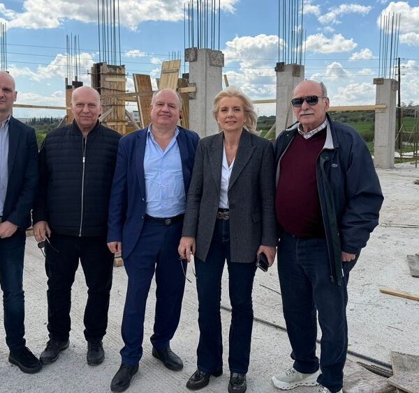 Καραλαριώτου – ΕΚΕΤΑ: Συνάντηση εργασίας για το σημαντικό έργο της Λάρισας