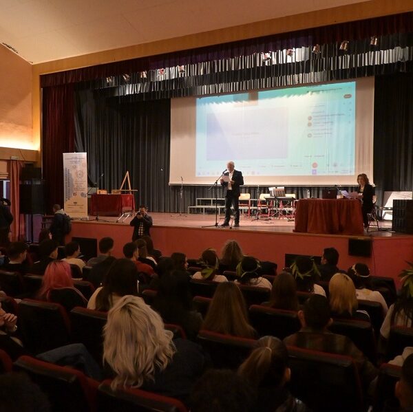 Λαμπρή Έναρξη για το 6ο Πανελλήνιο Μαθητικό Μαθηματικό Φεστιβάλ στη Λάρισα