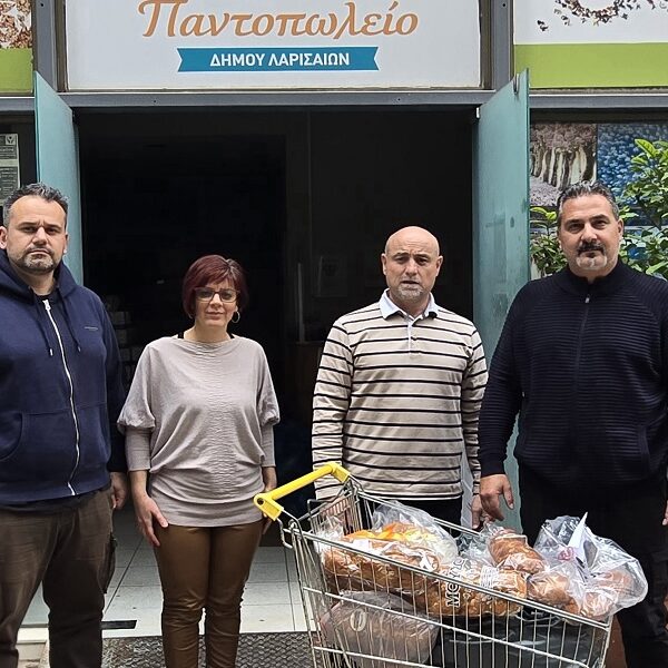 Προσφορά από τη Συντεχνία Αρτοποιών στο Κοινωνικό Παντοπωλείο του δήμου Λαρισαίων