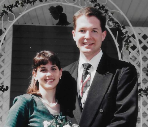 Ζούσε με τον “τέλειο” σύζυγο και πατέρα 6 παιδιών — μέχρι που η αστυνομία ανακάλυψε το ανατριχιαστικό μυστικό στο υπόγειο