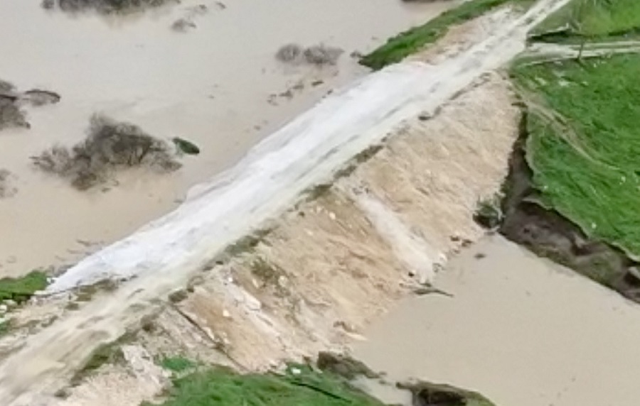 Ανησυχία για το «φούσκωμα» του Πηνειού και τη διαρροή στο ανάχωμα στον Βρυότοπο