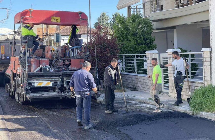 Σε πλήρη εξέλιξη το εκτεταμένο πρόγραμμα ασφαλτοστρώσεων του Δήμου Τυρνάβου