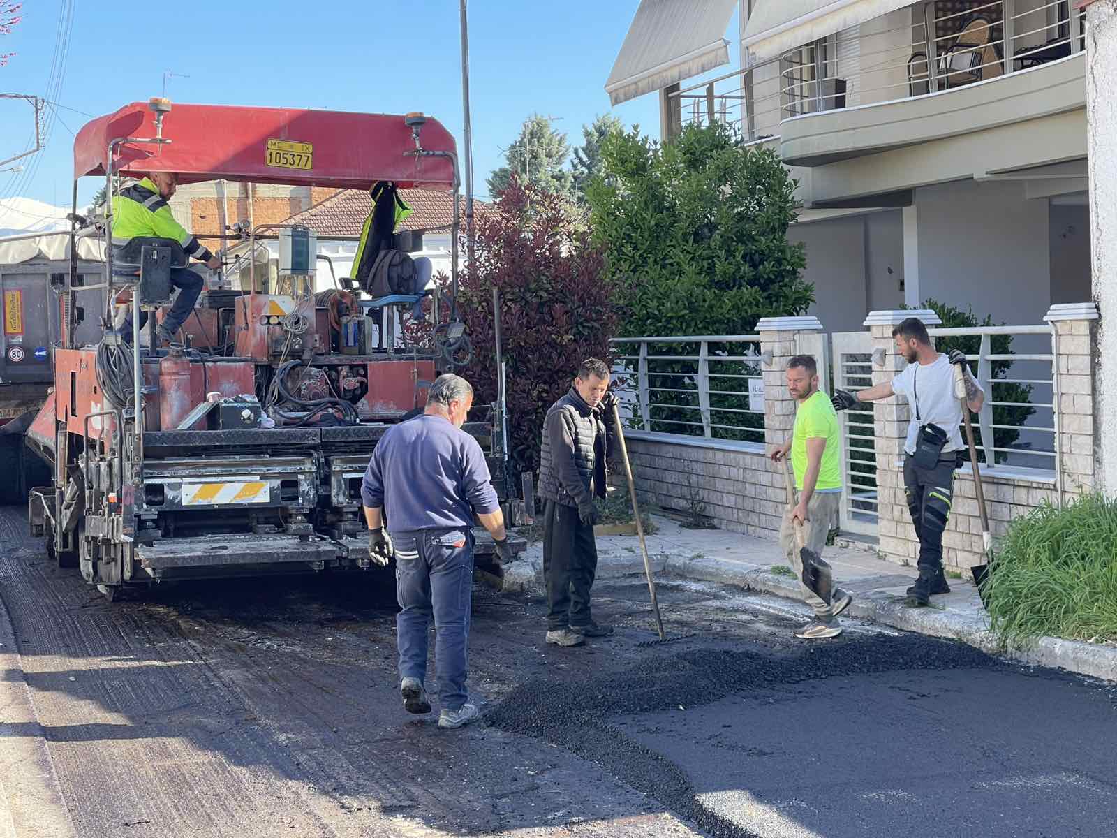 Σε πλήρη εξέλιξη το εκτεταμένο πρόγραμμα ασφαλτοστρώσεων του Δήμου Τυρνάβου