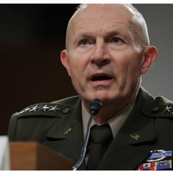 «Ξήλωμα» στο Πεντάγωνο: Ο υπουργός Άμυνας των ΗΠΑ έδιωξε τον αρχηγό του Στρατού το email του οποίου άναψε φωτιές