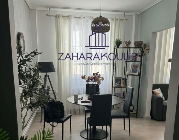Πωλείται ανακαινισμένο και επιπλωμένο διαμέρισμα στη Λάρισα