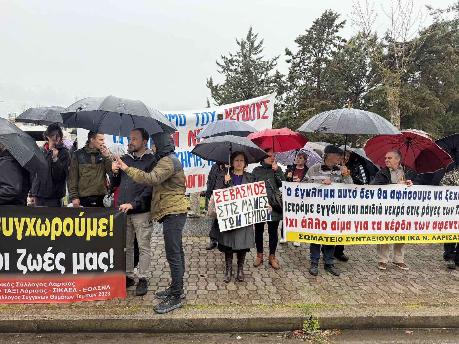 Κλίμα έντασης στη δίκη για το έγκλημα των Τεμπών – Στο Πανεπιστημιακό ο Π. Ρούτσι που ένιωσε αδιαθεσία