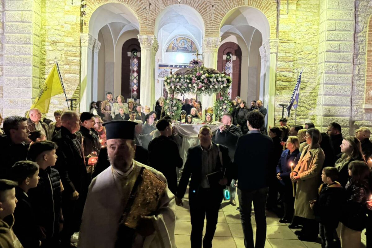 Κατάνυξη και ευλάβεια στην περιφορά του επιταφίου της Παναγίας στον Αμπελώνα