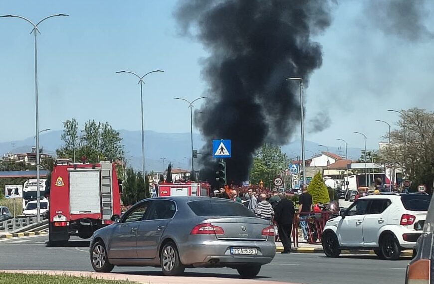 Τρόμος με φλεγόμενο αυτοκίνητο στη Λάρισα