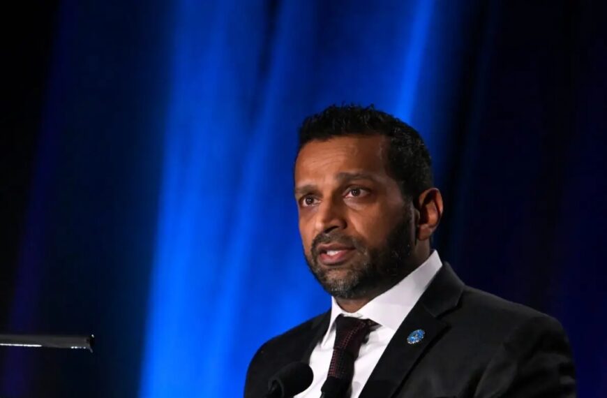 Αγωγή-μαμούθ 250 εκατ. δολαρίων: Ο διευθυντής του FBI μηνύει το Atlantic