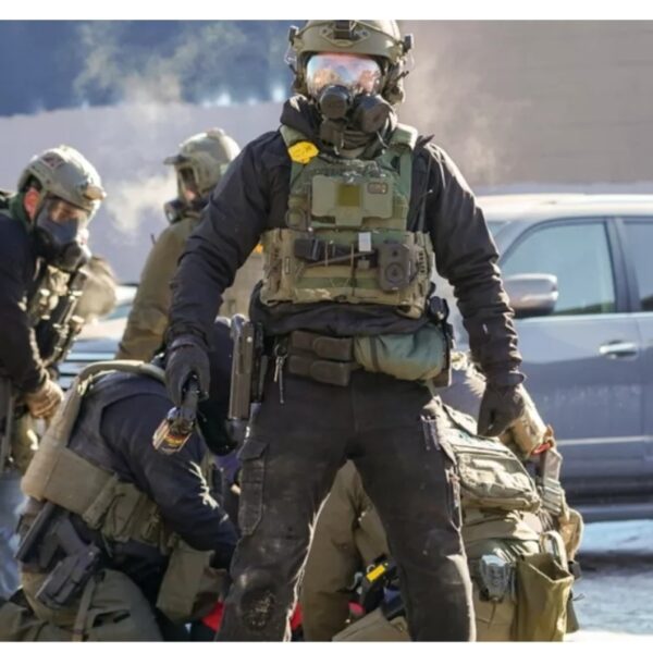 ΗΠΑ: Σύλληψη 86χρονης Γαλλίδας με χειροπέδες από την ICE προκαλεί διεθνείς αντιδράσεις