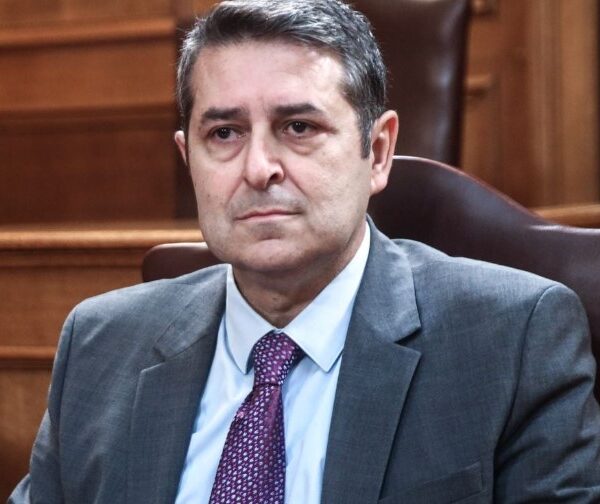 Γιώργος Μυλωνάκης: Εισήχθη εσπευσμένα στον Ευαγγελισμό με λιποθυμικό επεισόδιο