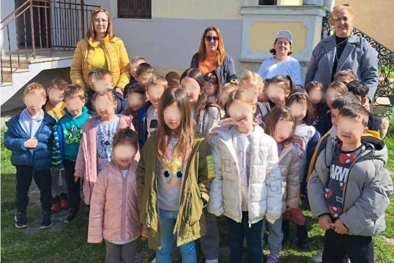 «Μικρά Χέρια, Μεγάλες Πράξεις!»: Προσφορά τροφίμων από το 1ο Νηπιαγωγείο Τυρνάβου στον Σύλλογο «Ελπίς»