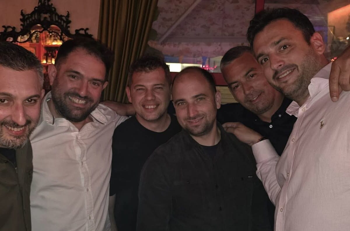 Ομορφο προγαμιαίο πάρτι για τον μαέστρο!!!