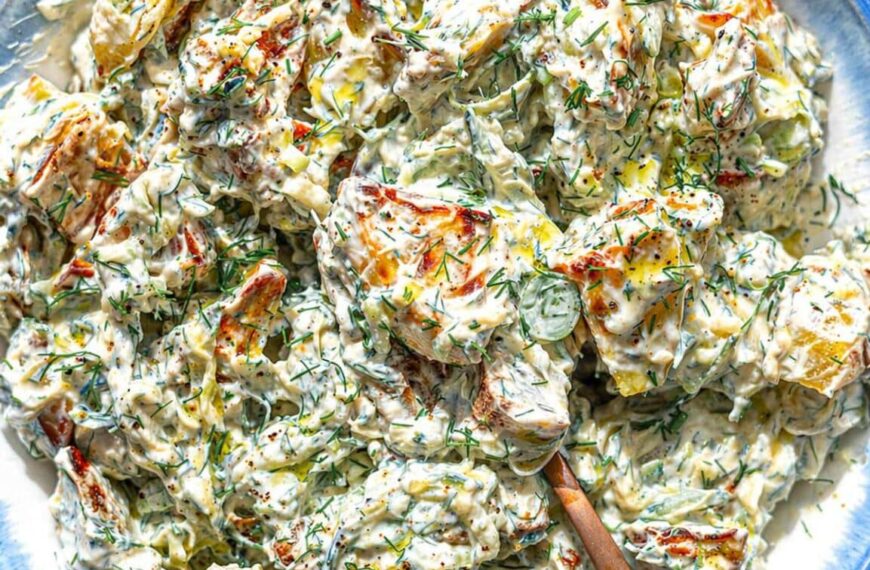 Μεσογειακή σαλάτα με ψητές πατάτες (με γιαούρτι)